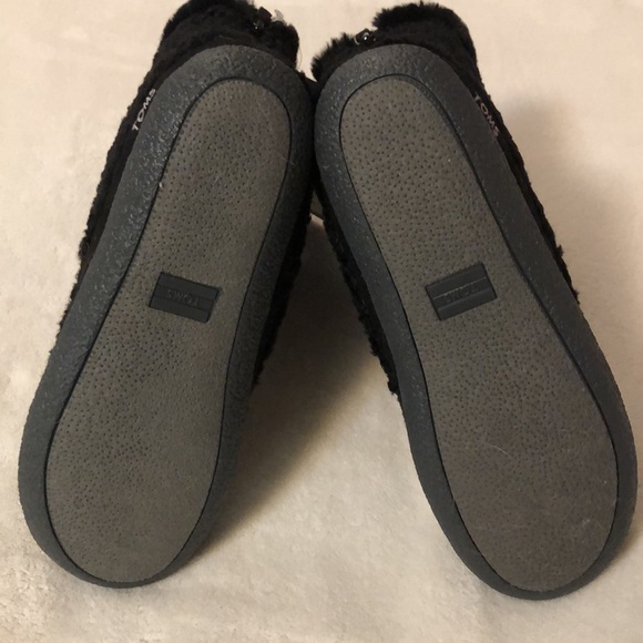 NWT faux Persian lamb black Inez boots from Tom’s with super soft fur lining - Picture 6 of 16